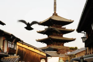 YASAKA PAGODA, HIGASHIYAMA DISTRICT, KYOTO, JAPAN Yasaka Pagoda (Hokan-ji Temple) in Kyoto's historic Higashiyama District, Japan, photographed by Annamaria DiSanto